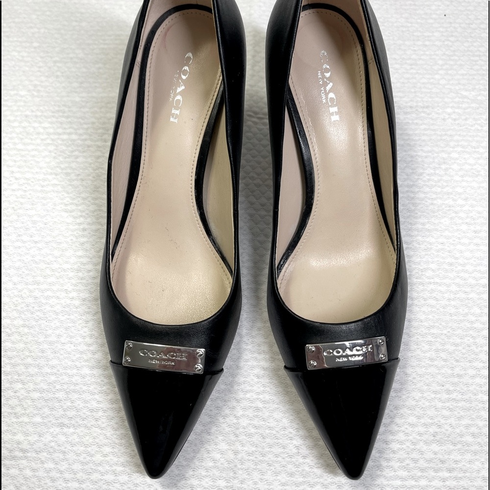 Coach Pumps